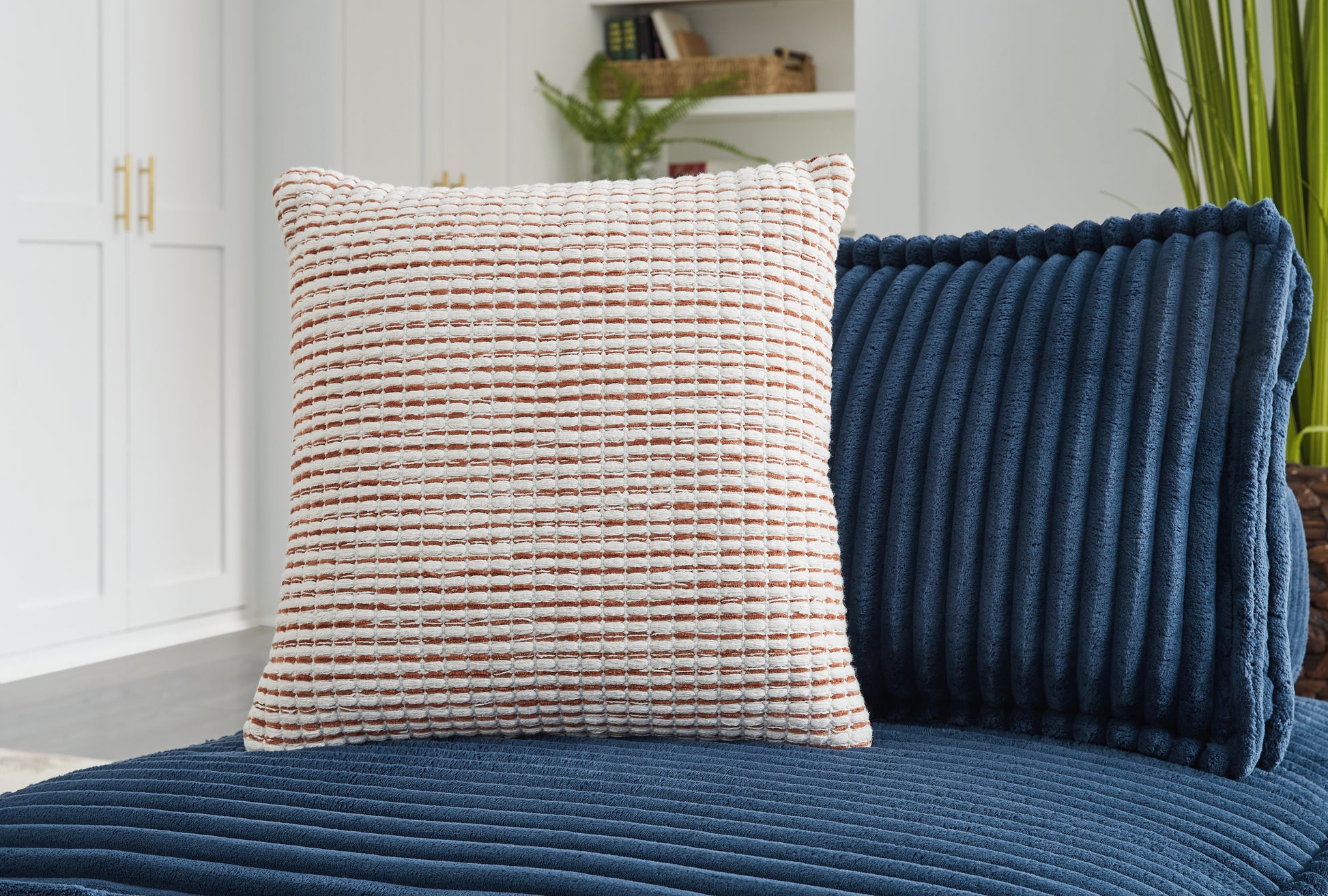 Ocala Furniture Outlet - Ashley Furniture - Nashlin Pillows - Pillow (4/CS) / White/Rust - A1001038