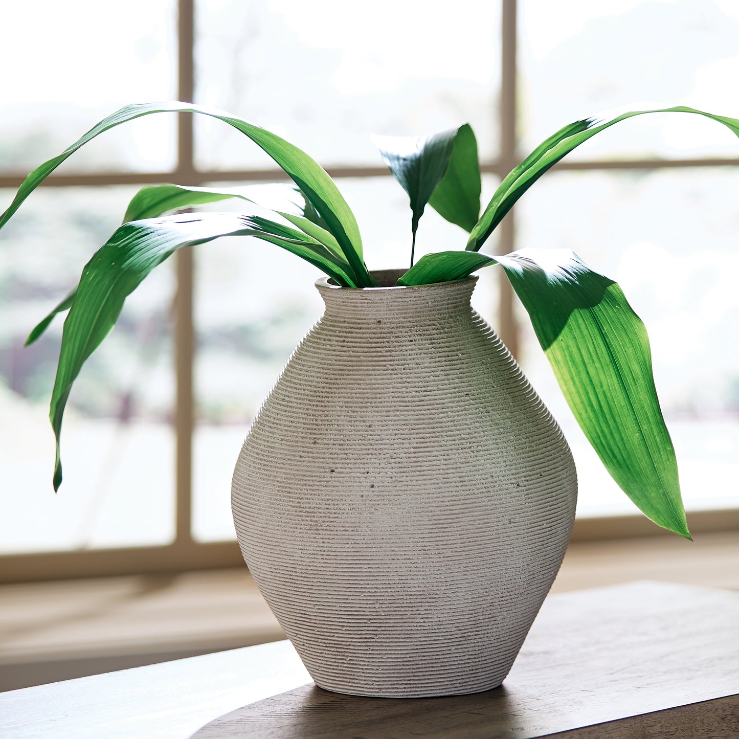 Ocala Furniture Outlet - Ashley Furniture - Hannela Vase - Vase / Antique Tan - A2000513