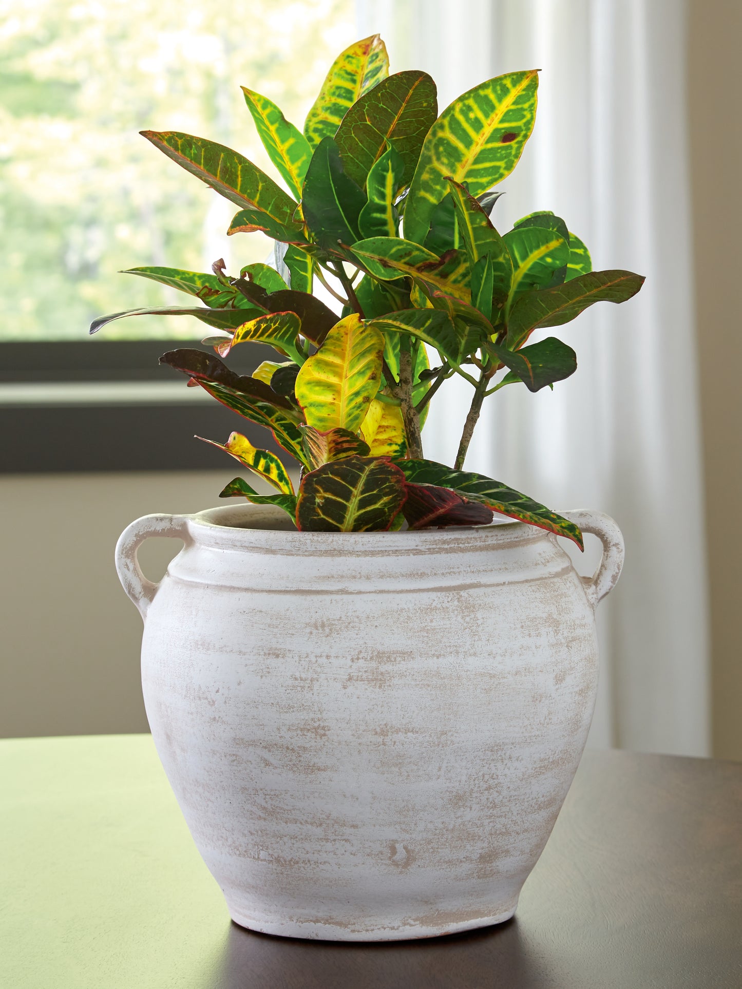 Ocala Furniture Outlet - Ashley Furniture - Meadie Vase - Vase / Distressed White - A2000787