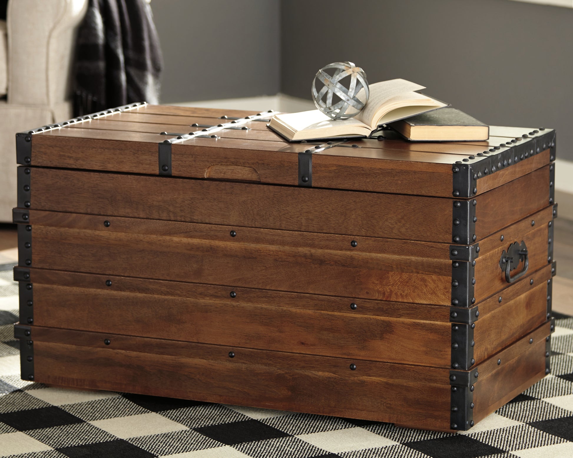Ocala Furniture Outlet - Ashley Furniture - Kettleby Storage Trunk - Storage Trunk / Brown - A4000096