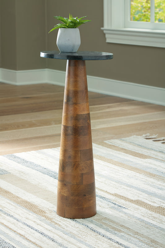Ocala Furniture Outlet - Ashley Furniture - Quinndon Accent Table - Accent Table / Brown/Black - A4000633