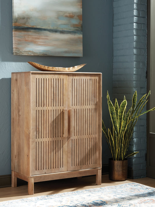 Ocala Furniture Outlet - Ashley Furniture - Pellamour Bar Cabinet - Bar Cabinet / Natural Brown - A4000698