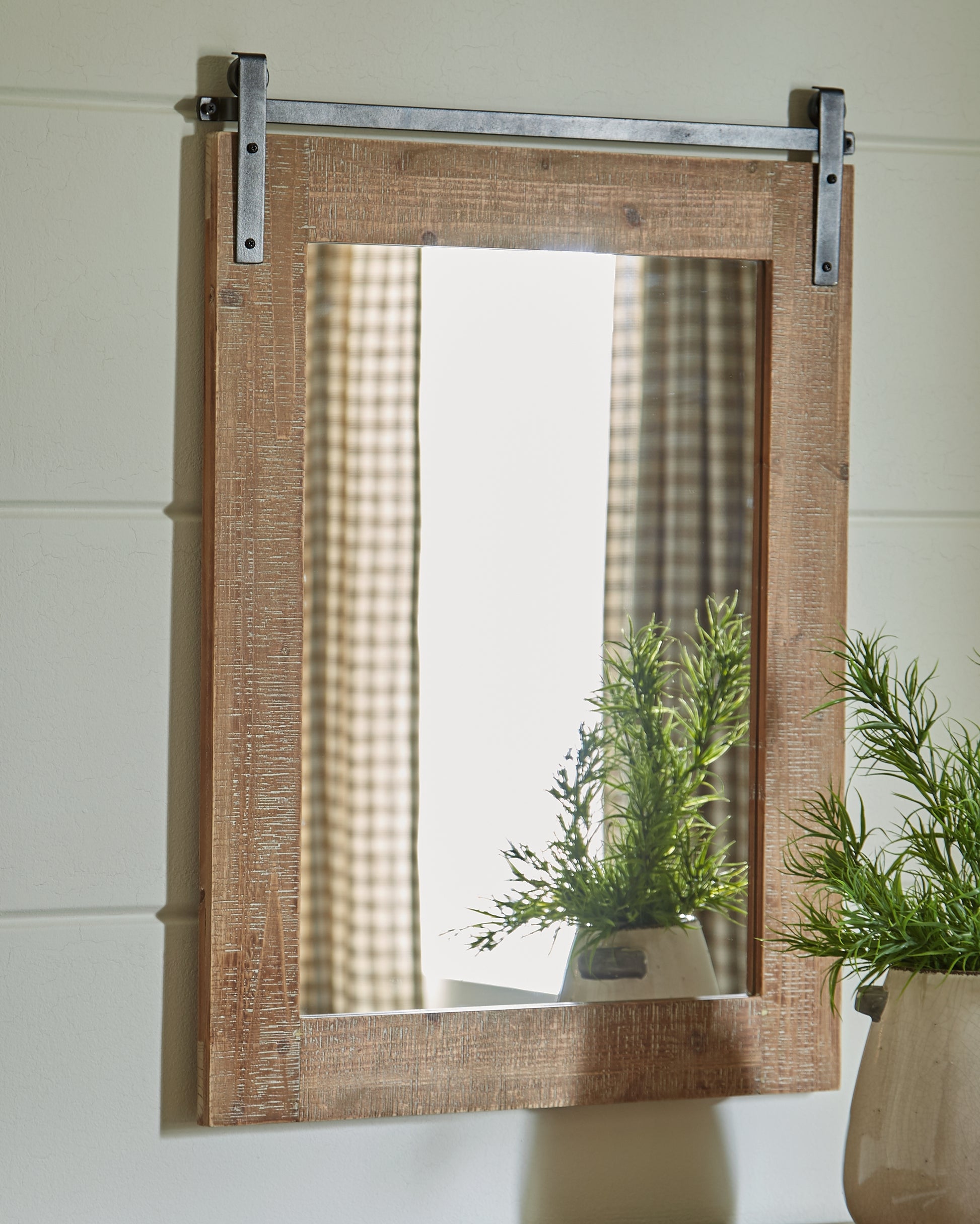 Ocala Furniture Outlet - Ashley Furniture - Lanie Mirror - Accent Mirror / Antique Brown - A8010223