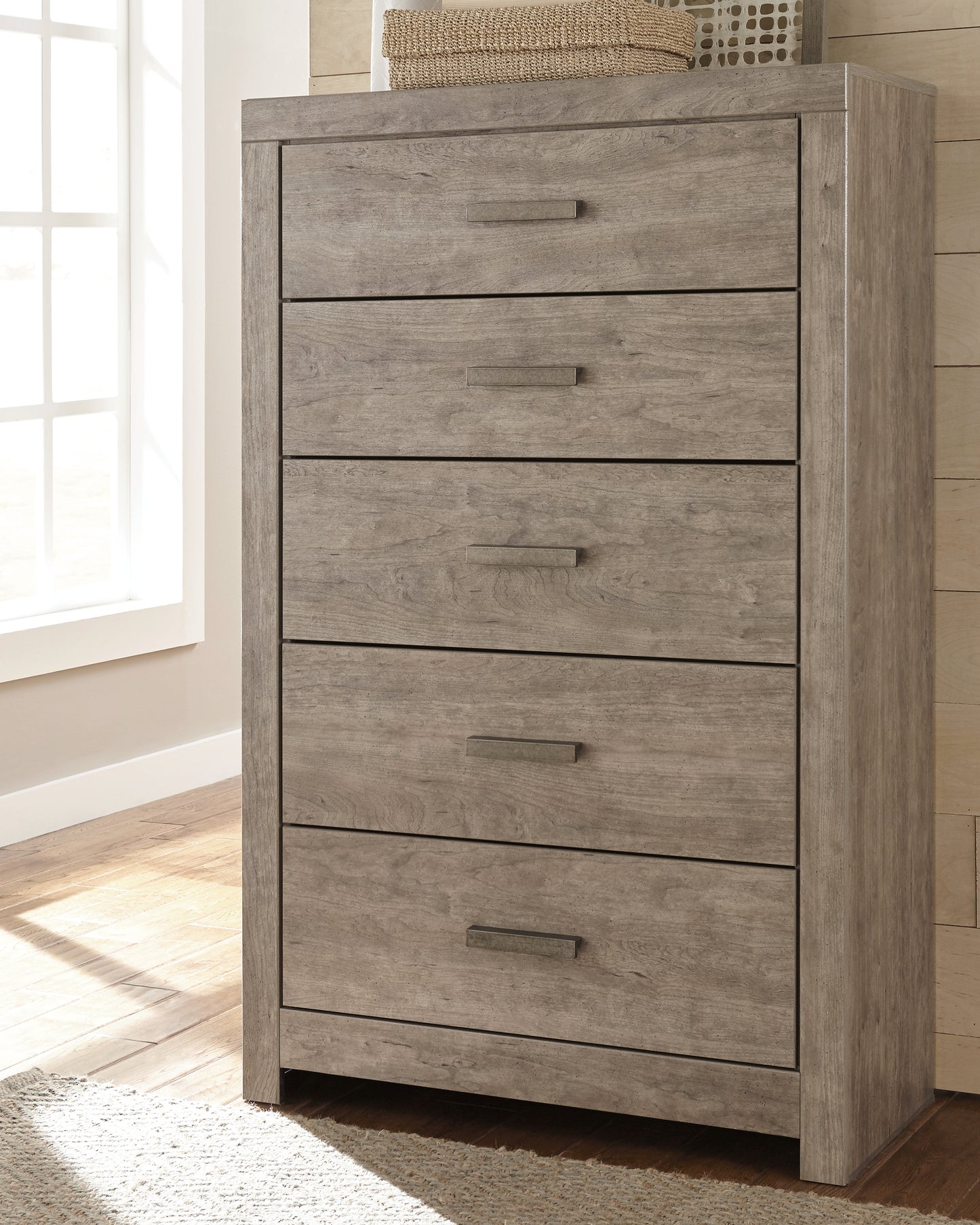 Ocala Furniture Outlet - Ashley Furniture - Culverbach Bedroom - Five Drawer Chest / Gray - B070-46