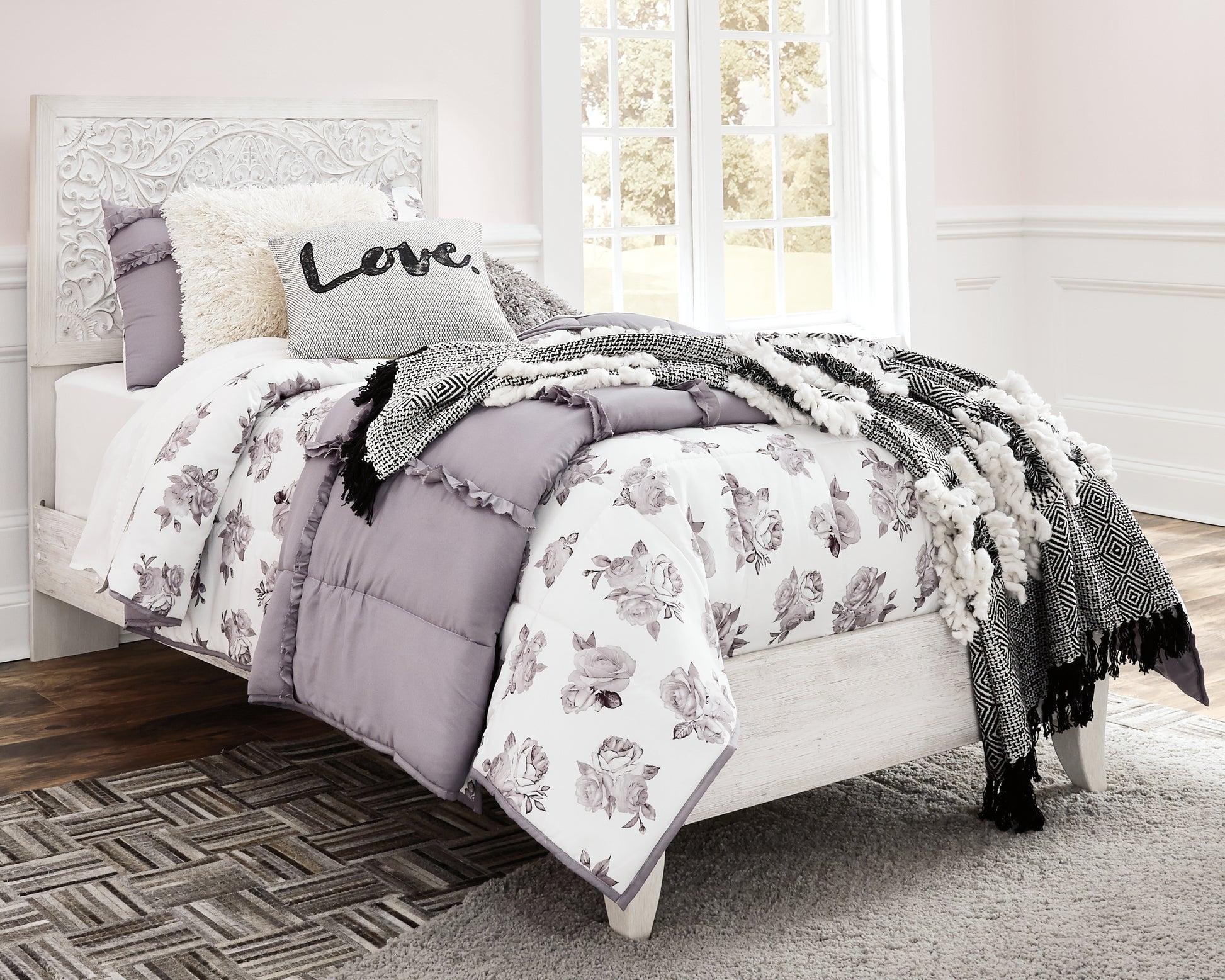 Ocala Furniture Outlet - Ashley Furniture - Paxberry Bedroom - Six Drawer Dresser / Whitewash - B181-31