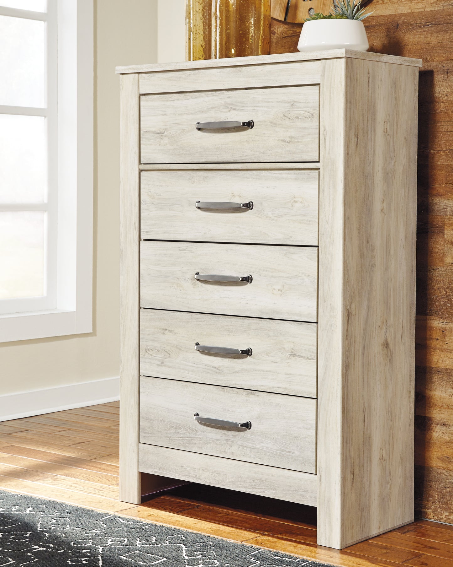 Ocala Furniture Outlet - Ashley Furniture - Bellaby Bedroom - Five Drawer Chest / Whitewash - B331-46
