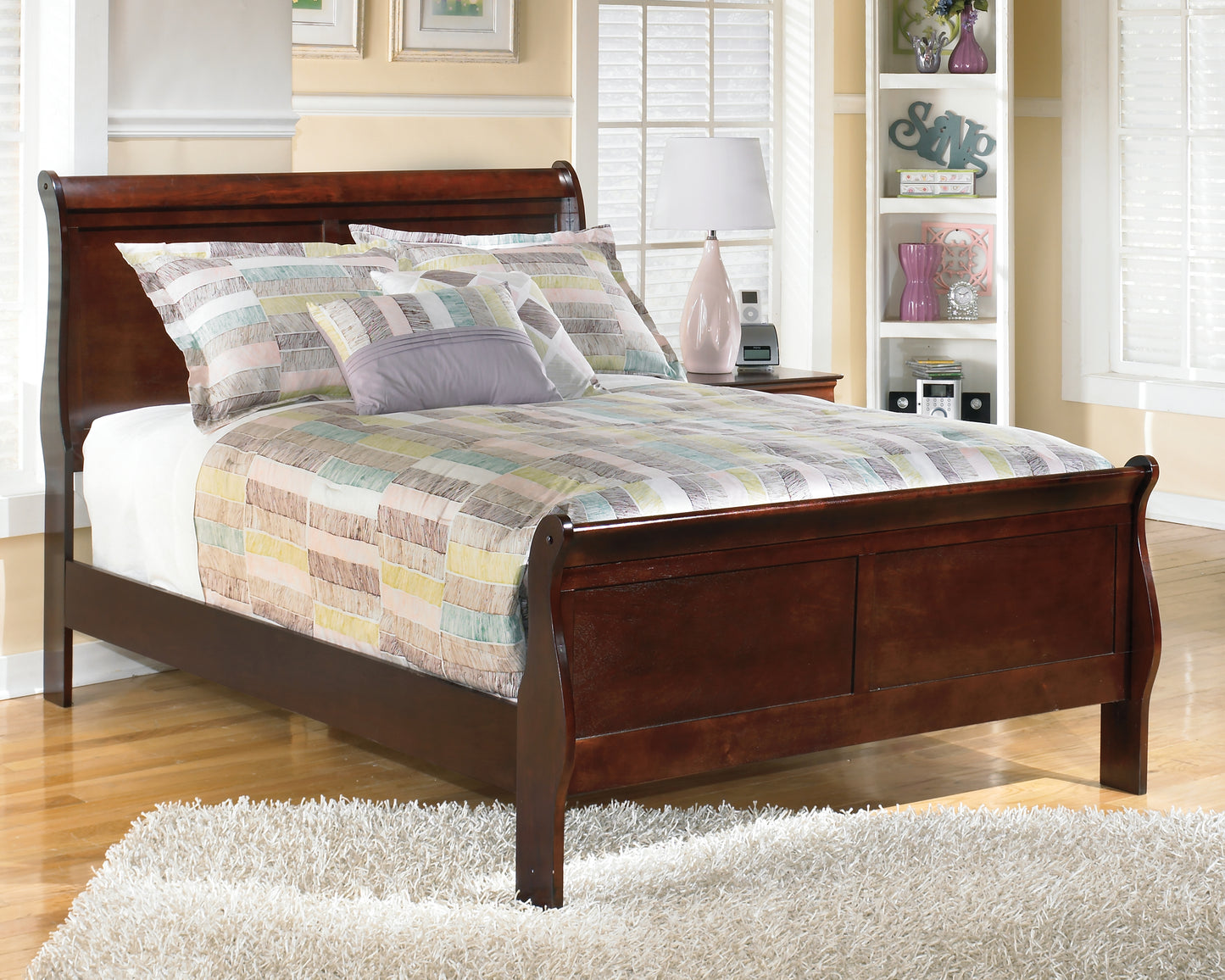 Ocala Furniture Outlet - Ashley Furniture - Alisdair Bedroom - Full Sleigh Bed / Reddish Brown - B376B4