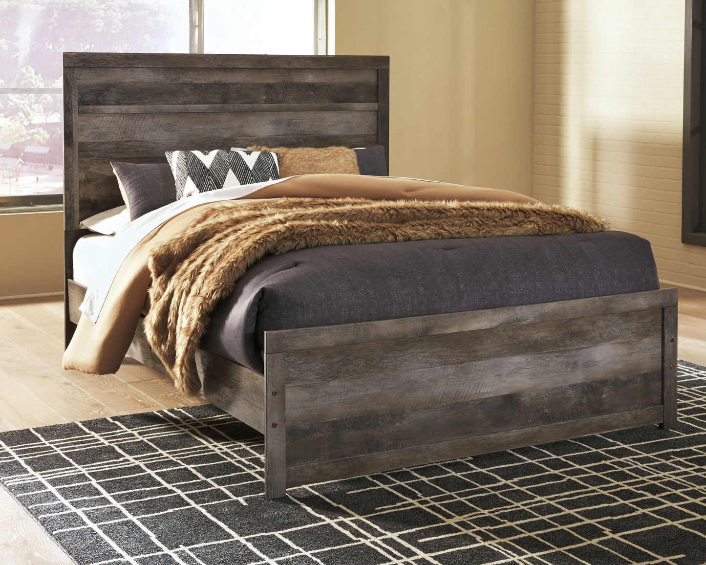Ocala Furniture Outlet - Ashley Furniture - Wynnlow Bedroom - Queen Panel Bed / Gray - B440B2