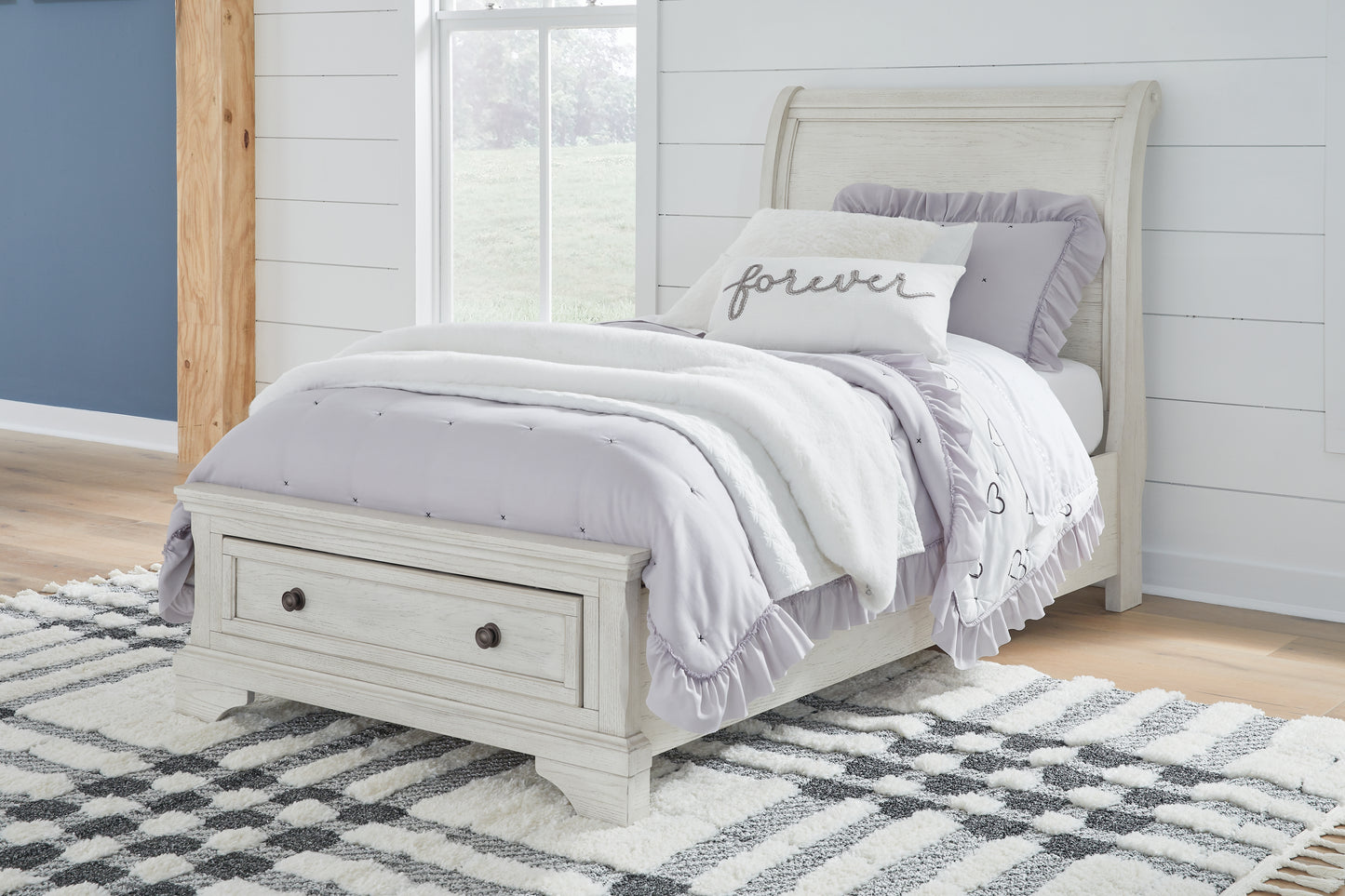 Ocala Furniture Outlet - Ashley Furniture - Robbinsdale Bedroom - Twin Sleigh Storage Bed / Antique White - B742B12
