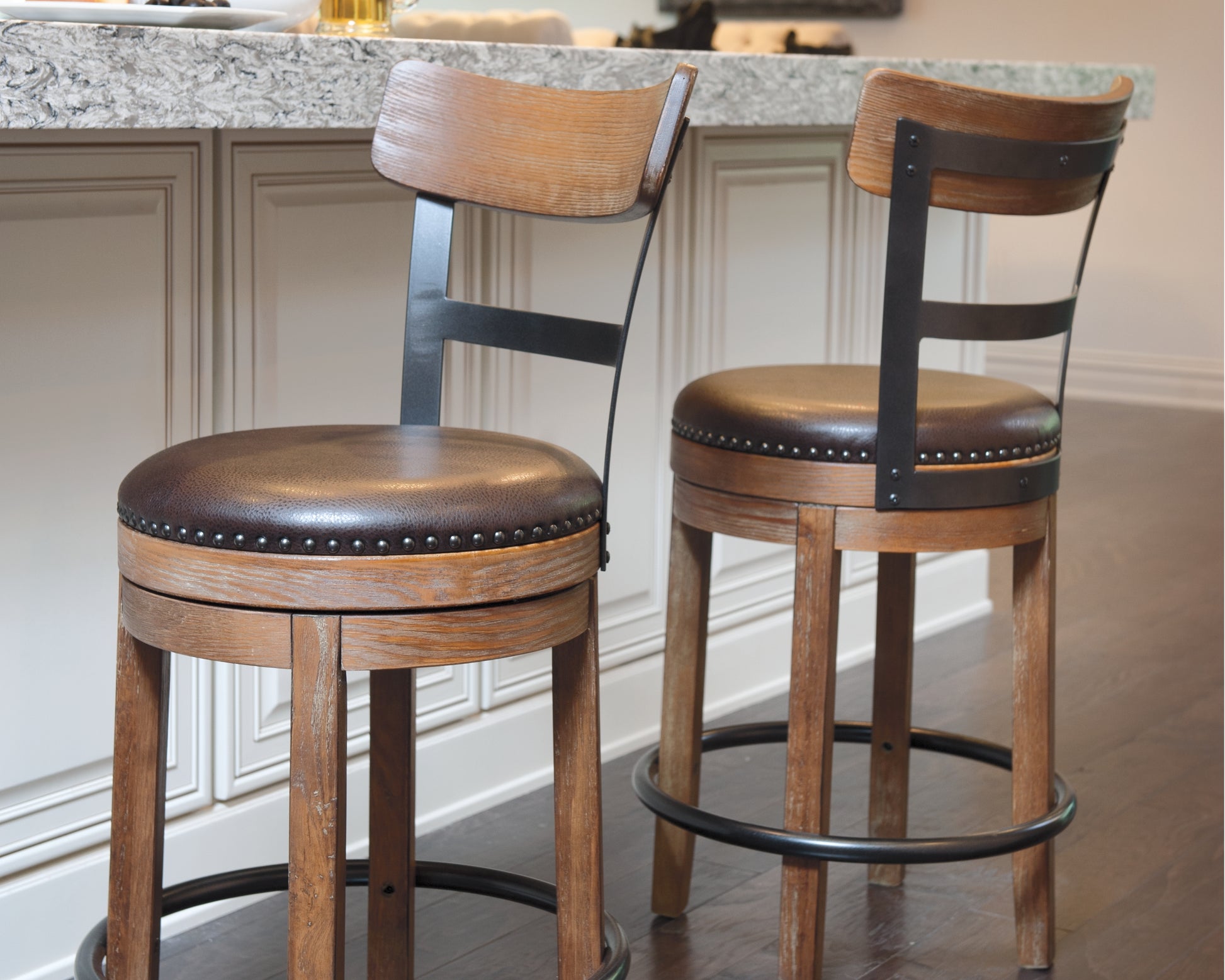 Ocala Furniture Outlet - Ashley Furniture - Pinnadel Dining Room - Counter Height Bar Stool (Set of 2) / Grayish Brown - D542-124X2