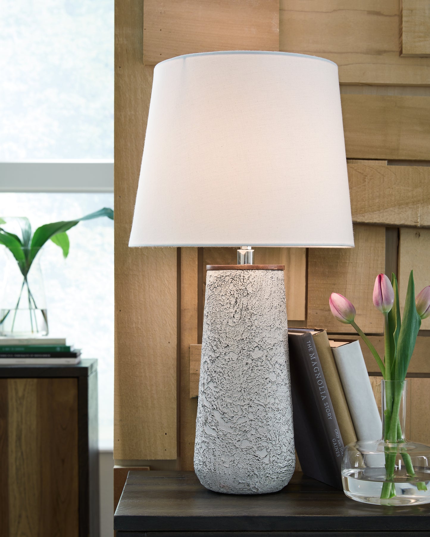Ocala Furniture Outlet - Ashley Furniture - Chaston Lighting - Metal Table Lamp (Set of 2) / Antique White - L204464