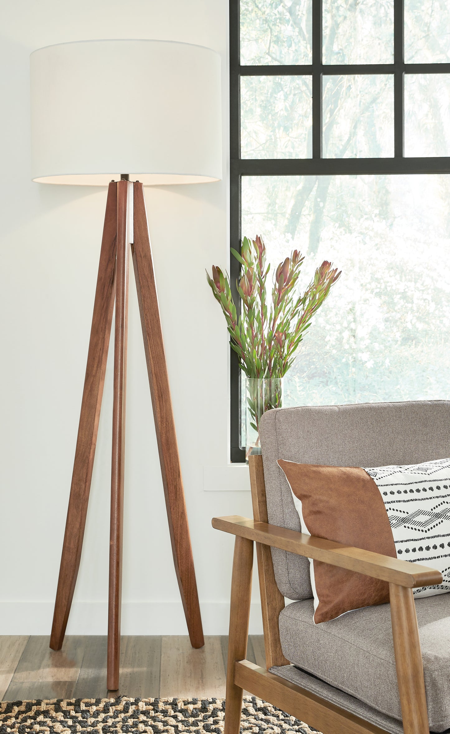 Ocala Furniture Outlet - Ashley Furniture - Dallson Lighting - Wood Floor Lamp (1/CN) / Brown - L329011