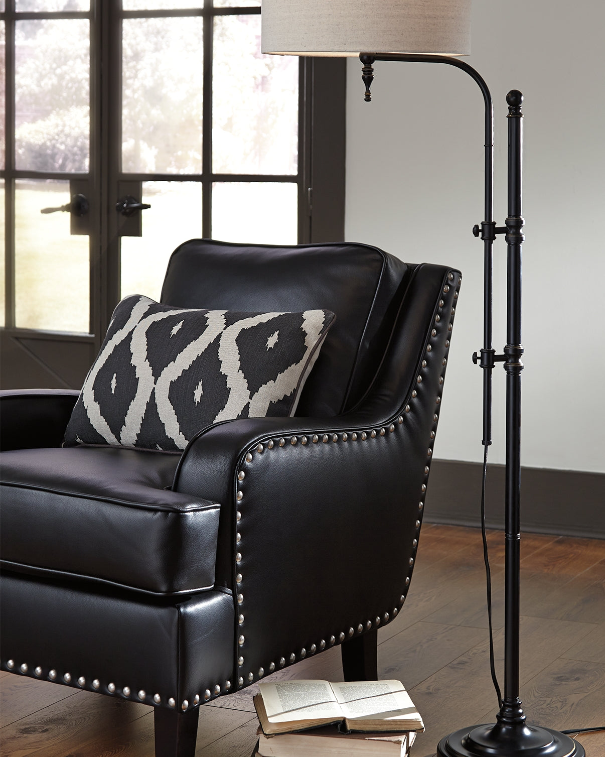 Ocala Furniture Outlet - Ashley Furniture - Anemoon Lighting - Metal Floor Lamp (1/CN) / Black - L734251