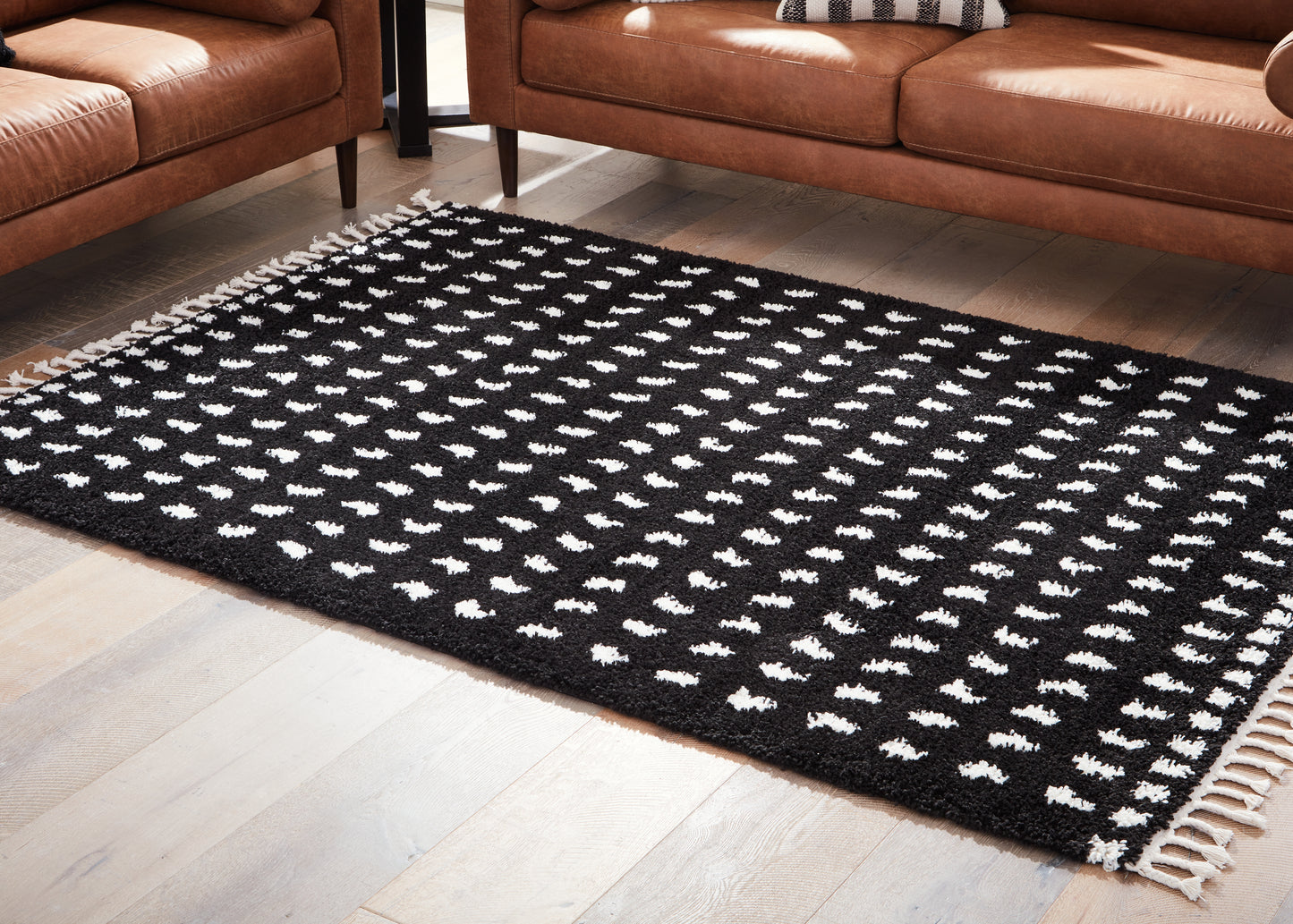 Ocala Furniture Outlet - Ashley Furniture - Minston Rug - 8' x 10' Rug / Black/White - R405951