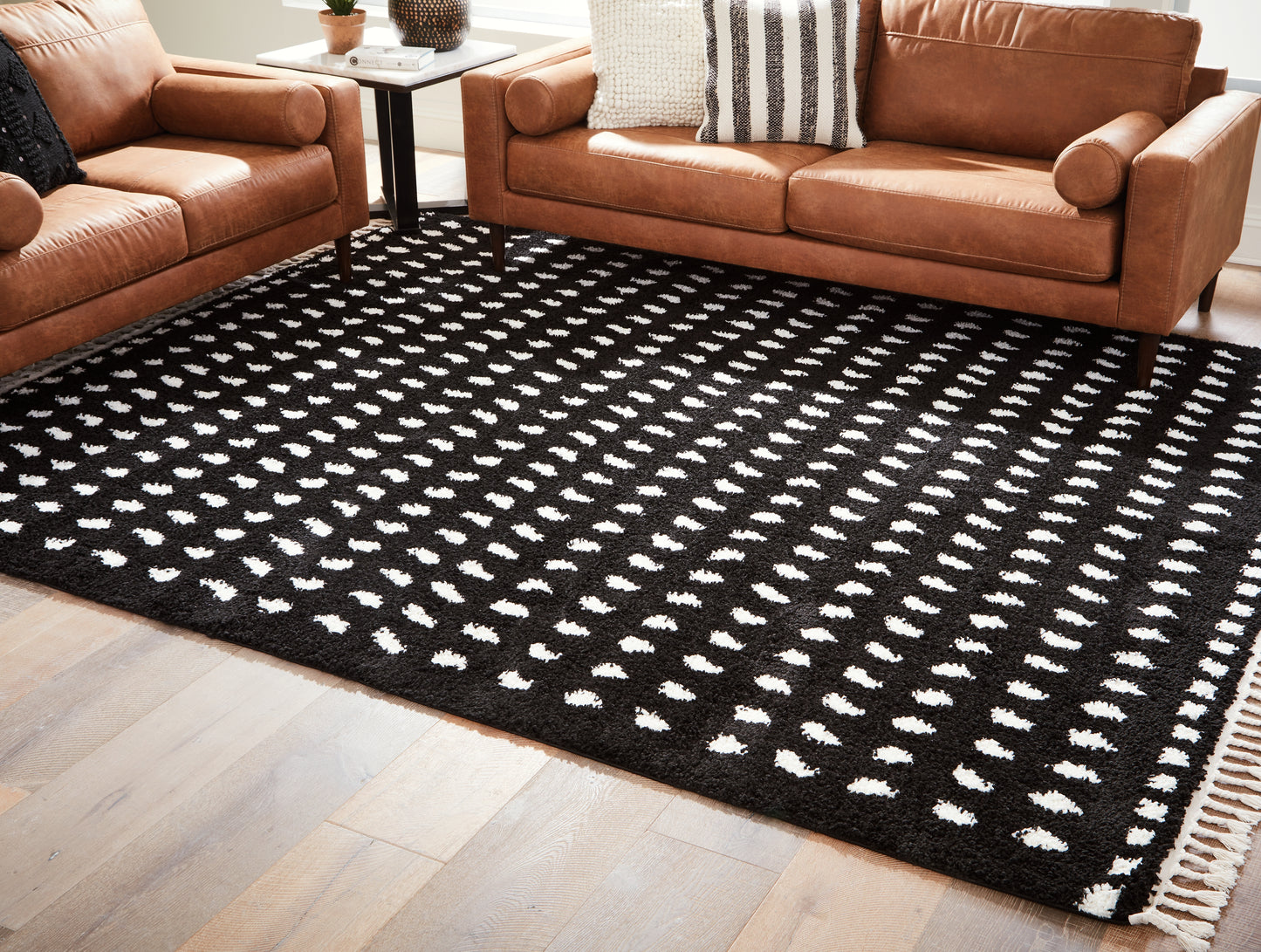 Ocala Furniture Outlet - Ashley Furniture - Minston Rug - 5' x 7' Rug / Black/White - R405952