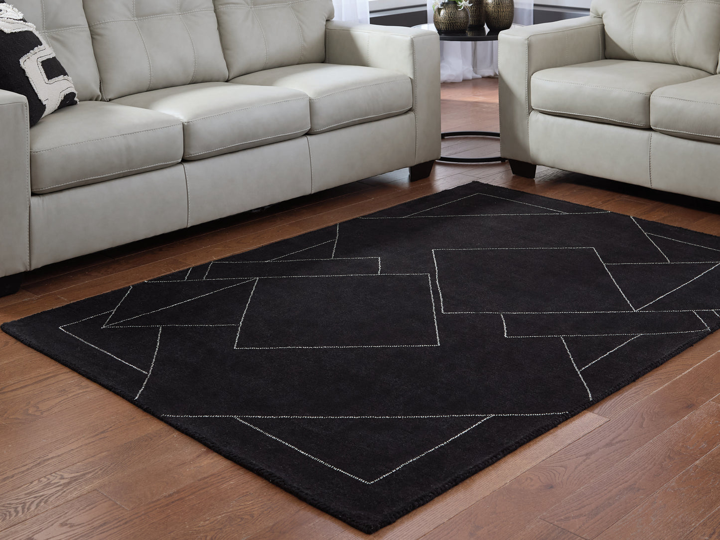 Ocala Furniture Outlet - Ashley Furniture - Marav Rug - 5' x 7' Area Rug / Black/White - R407532