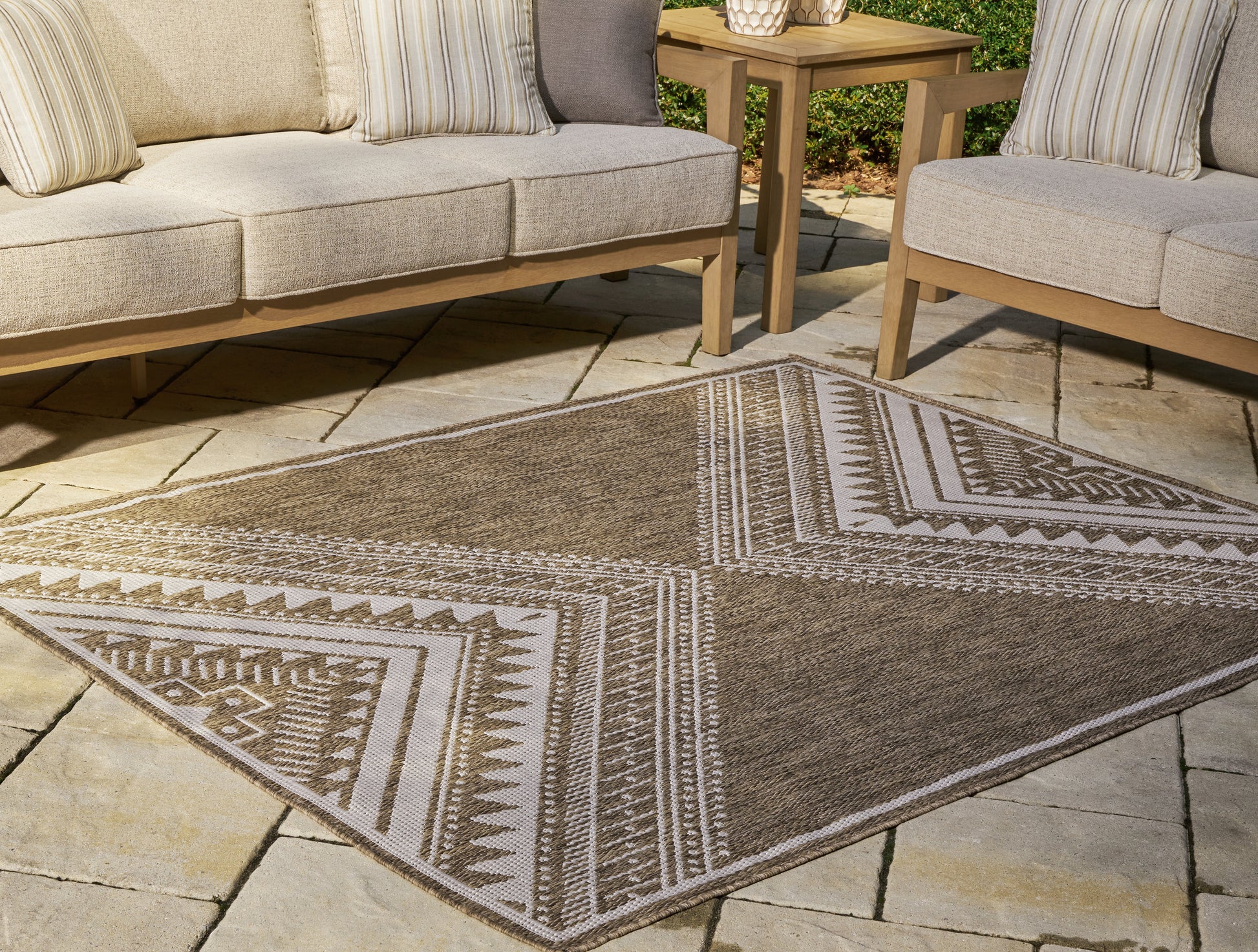 Ocala Furniture Outlet - Ashley Furniture - Dunsler Rug - 5' x 7' Rug / Brown/Cream - R900012