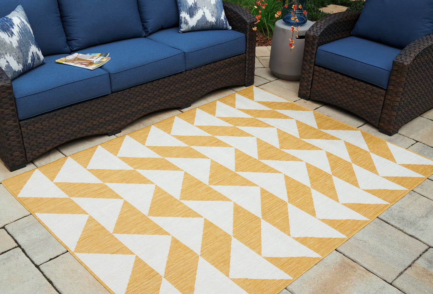 Ocala Furniture Outlet - Ashley Furniture - Thomley Rug - 5' x 7' Rug / Ivory/Yellow - R900062