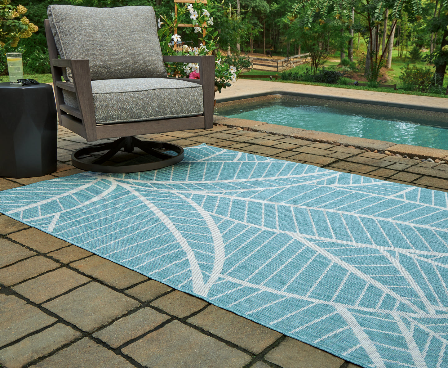Ocala Furniture Outlet - Ashley Furniture - Hulsia Rug - 5' x 7' Rug / Ivory/Aqua - R900122