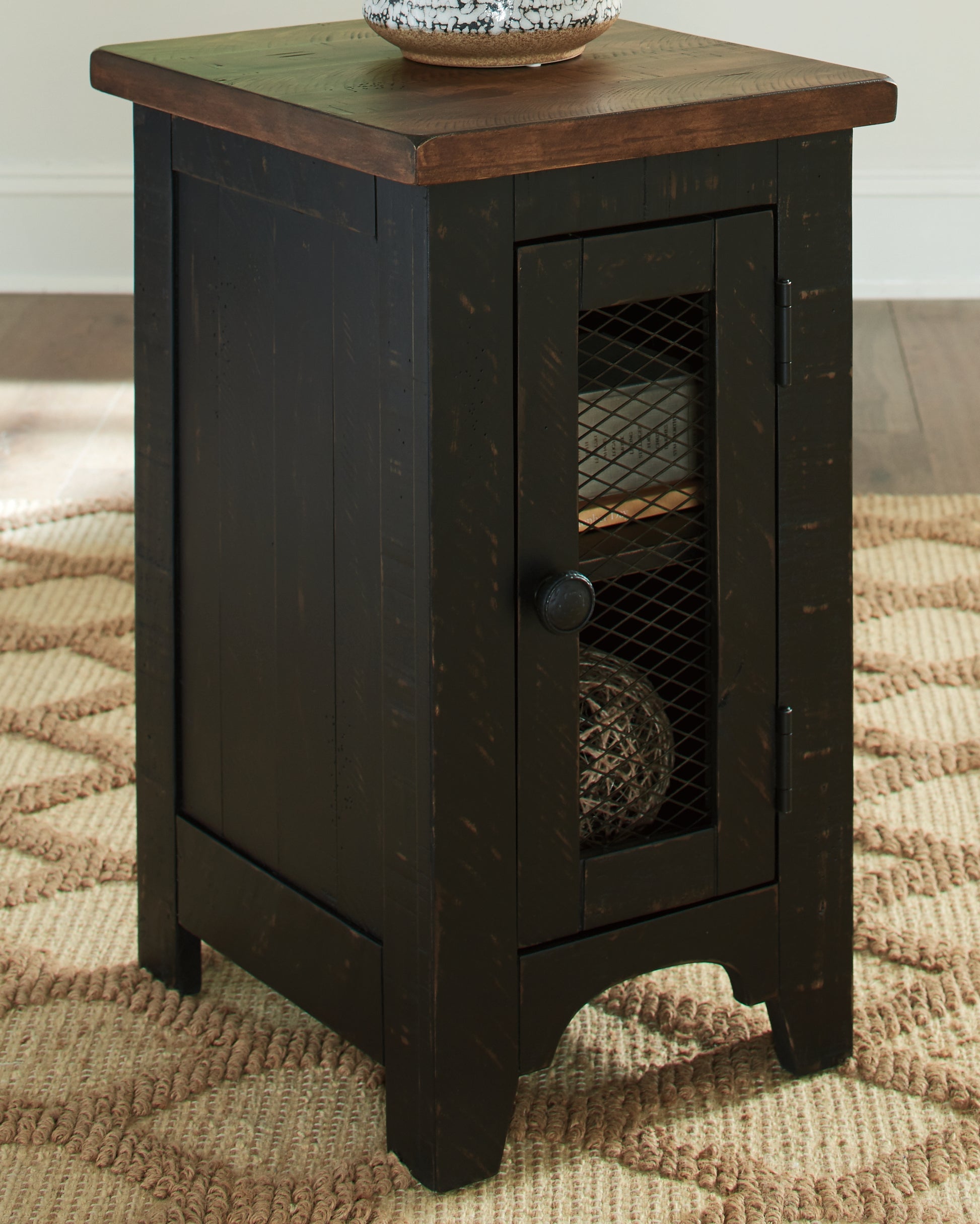 Ocala Furniture Outlet - Ashley Furniture - Valebeck Chairside End Table - Chair Side End Table / Black/Brown - T468-7