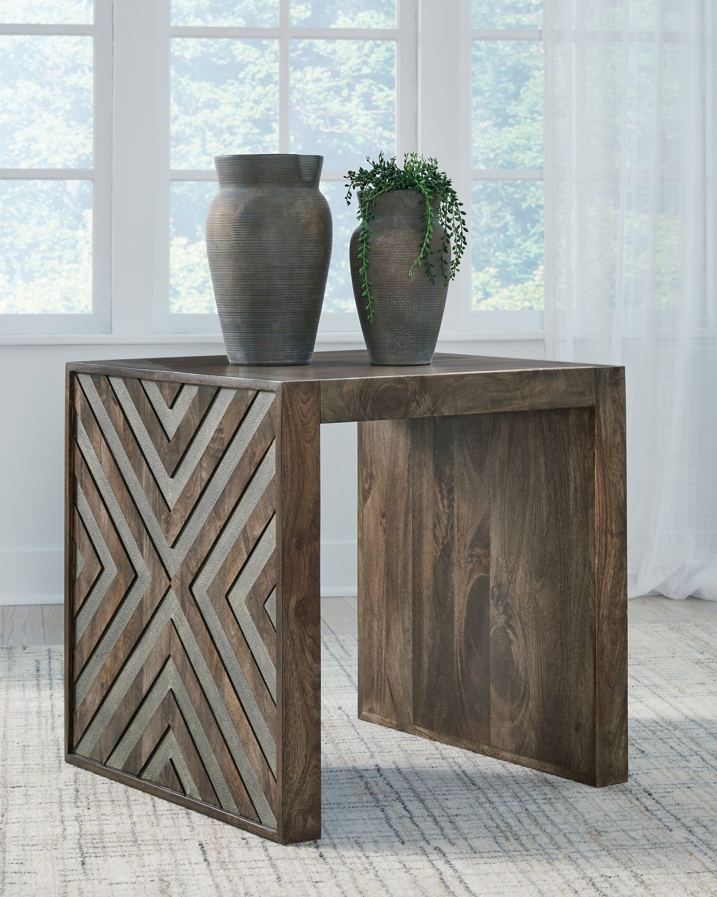 Ocala Furniture Outlet - Ashley Furniture - Dreggan End Table - Square End Table / Brown - T567-2