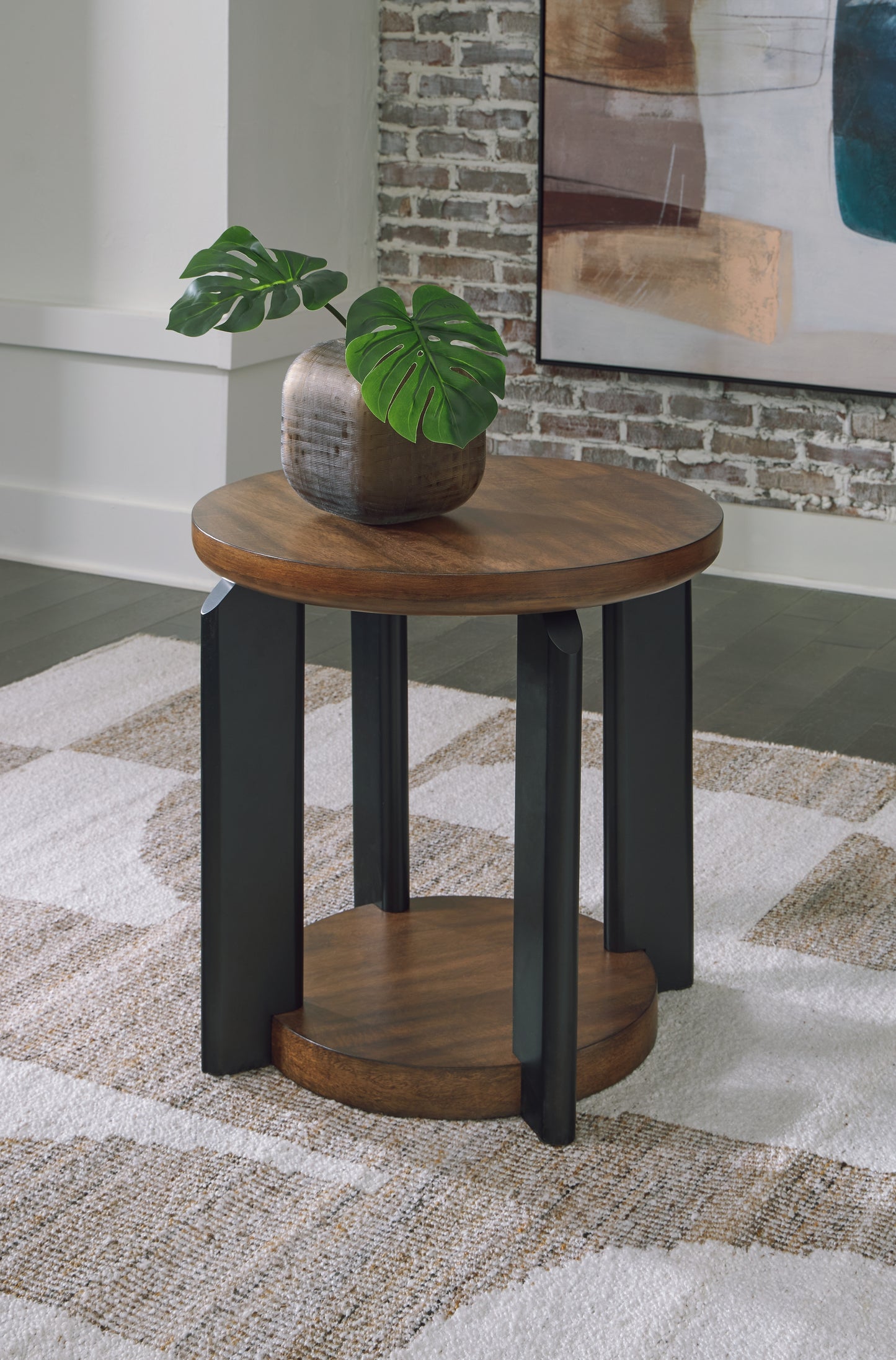 Ocala Furniture Outlet - Ashley Furniture - Kraeburn End Table - Round End Table / Brown/Black - T624-6