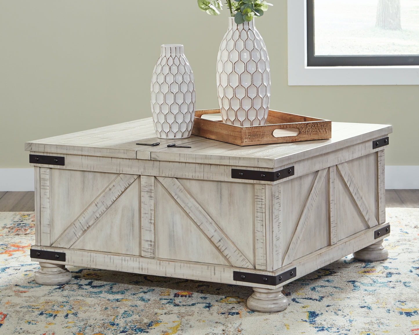 Ocala Furniture Outlet - Ashley Furniture - Carynhurst Coffee Table - Cocktail Table with Storage / Whitewash - T929-20