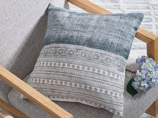 Ocala Furniture Outlet - Ashley Furniture - Harperville Pillows - Pillow (4/CS) / Blue/White - A1001127