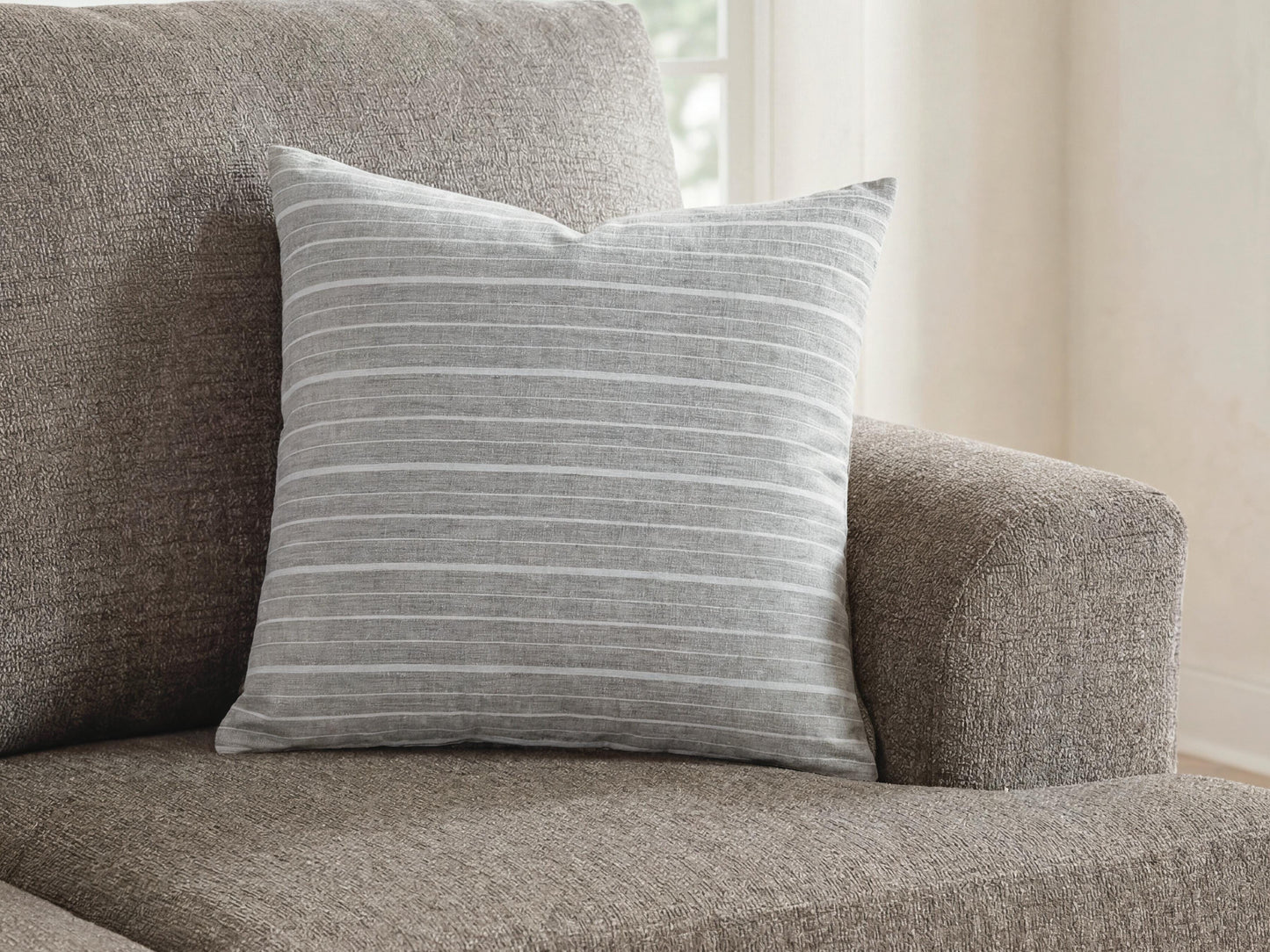Ocala Furniture Outlet - Ashley Furniture - Vernthrone Pillows - Pillow (4/CS) - A1001184