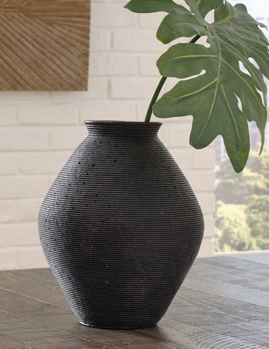 Ocala Furniture Outlet - Ashley Furniture - Hannela Vase - Vase / Antique Tan - A2000513