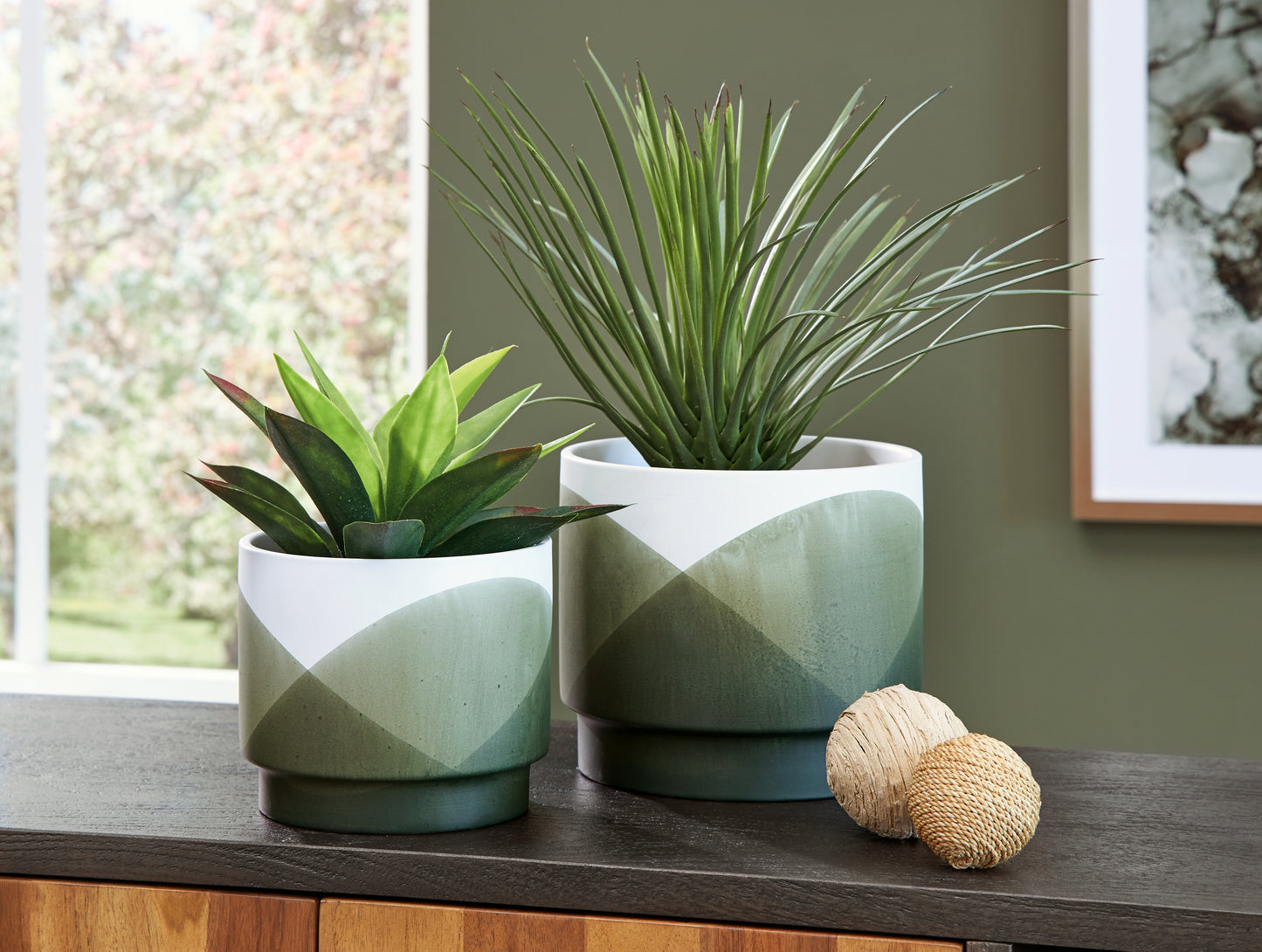 Ocala Furniture Outlet - Ashley Furniture - Ardenridge Planter (Set of 2) - Planter Set (Set of 2) / Green/White - A2000579