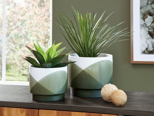 Ocala Furniture Outlet - Ashley Furniture - Ardenridge Planter (Set of 2) - Planter Set (Set of 2) / Green/White - A2000579