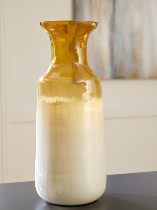 Ocala Furniture Outlet - Ashley Furniture - Wynburg Vase - Vase / White/Amber - A2000724