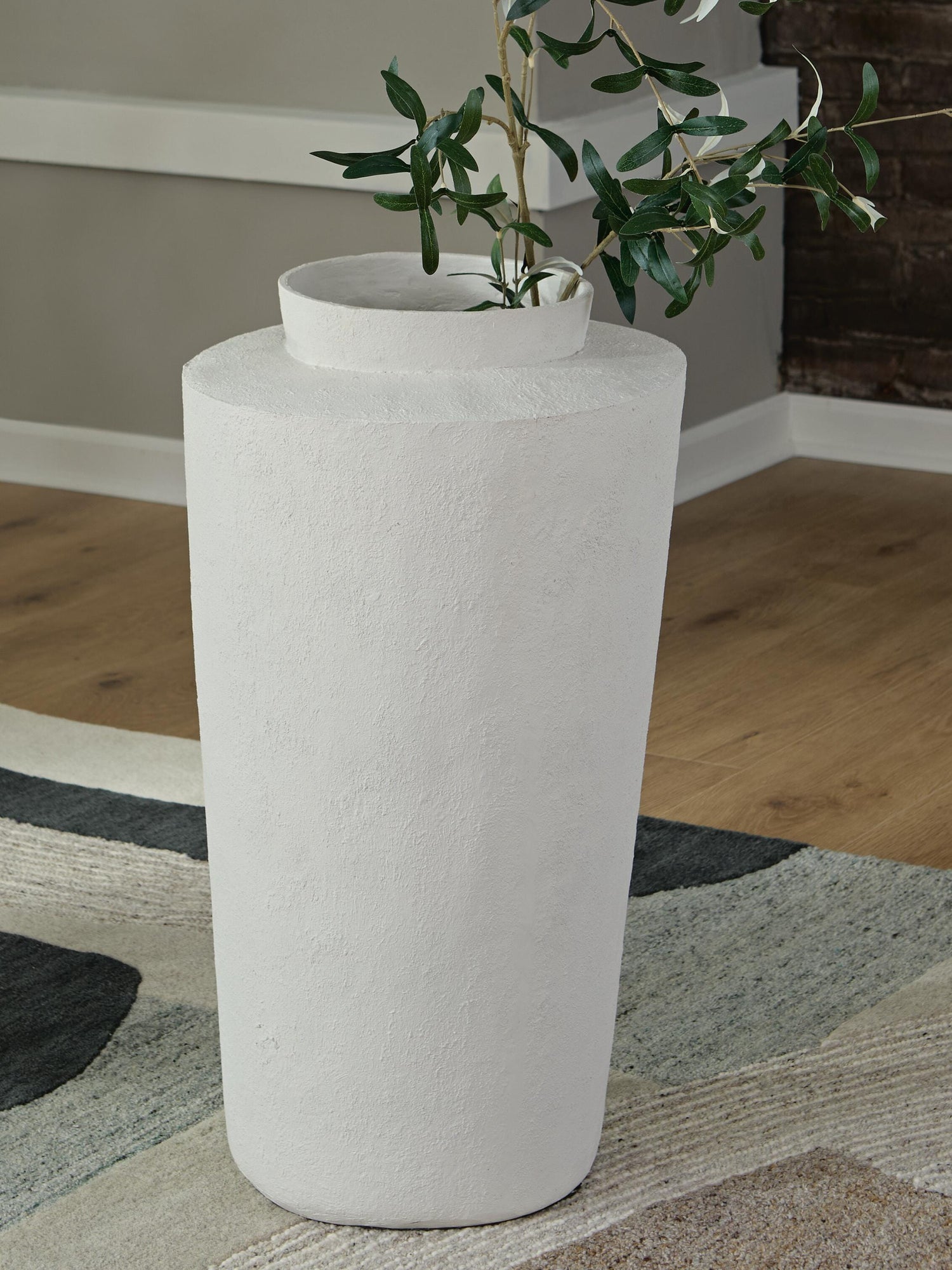 Ocala Furniture Outlet - Ashley Furniture - Flurinworth Vase - Vase - A2000768