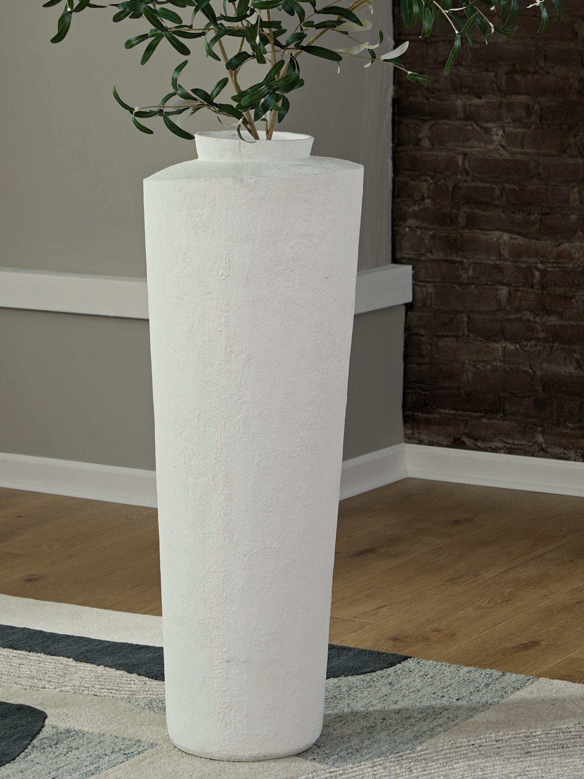 Ocala Furniture Outlet - Ashley Furniture - Flurinworth Vase - Vase / Cream - A2000769