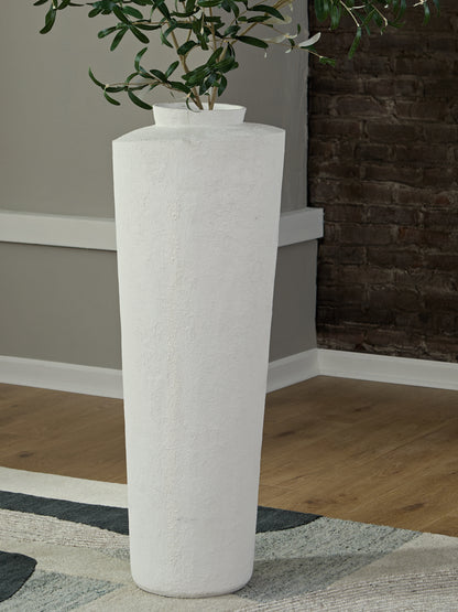 Ocala Furniture Outlet - Ashley Furniture - Flurinworth Vase - Vase / Cream - A2000769