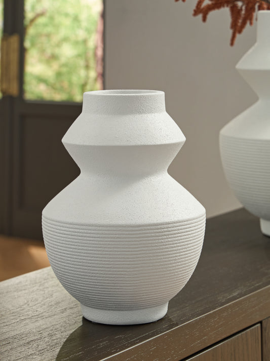 Ocala Furniture Outlet - Ashley Furniture - Naveen Vase - Vase / White - A2000870