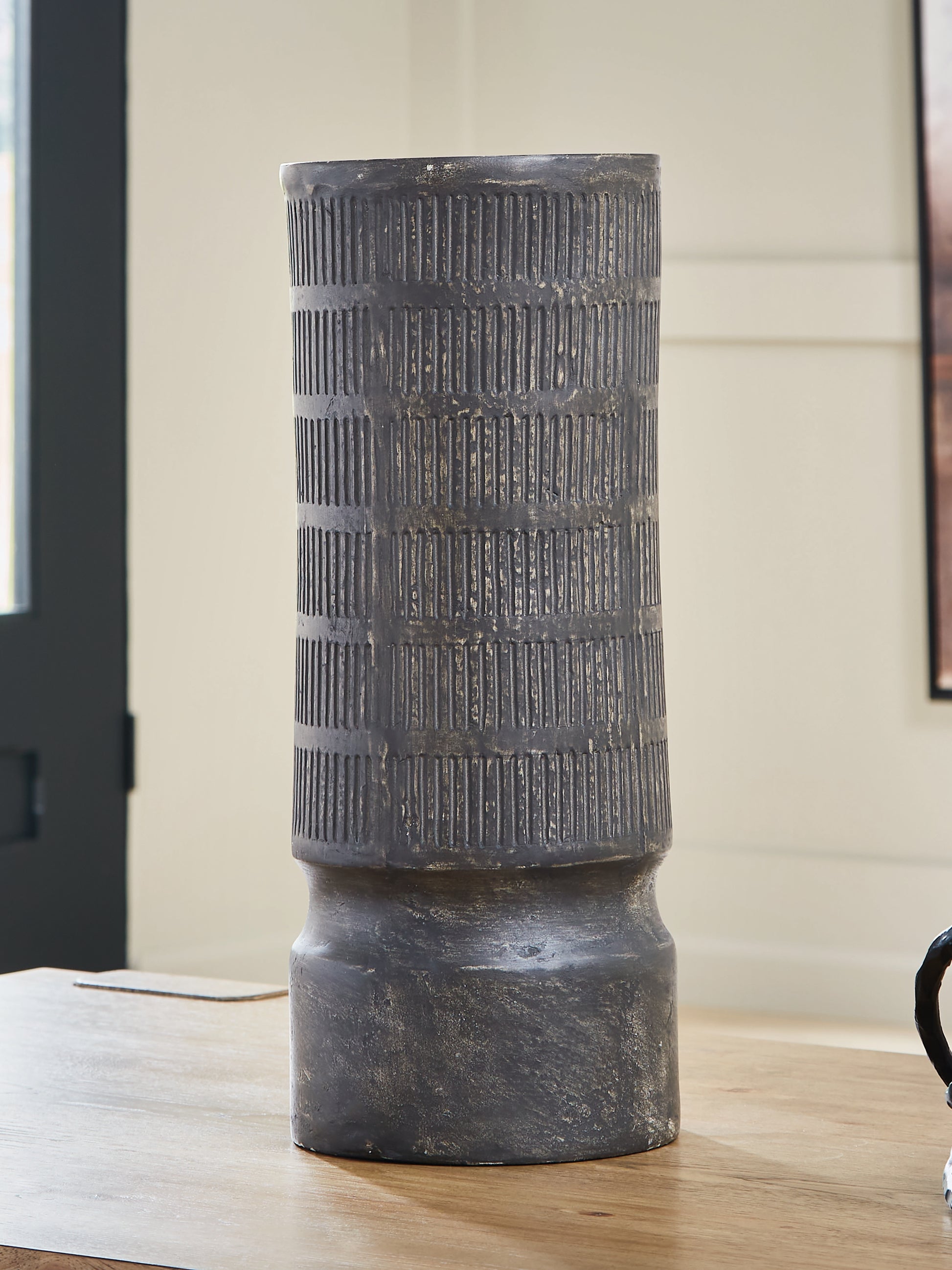 Ocala Furniture Outlet - Ashley Furniture - Beninworth Vase - Vase - A2000879
