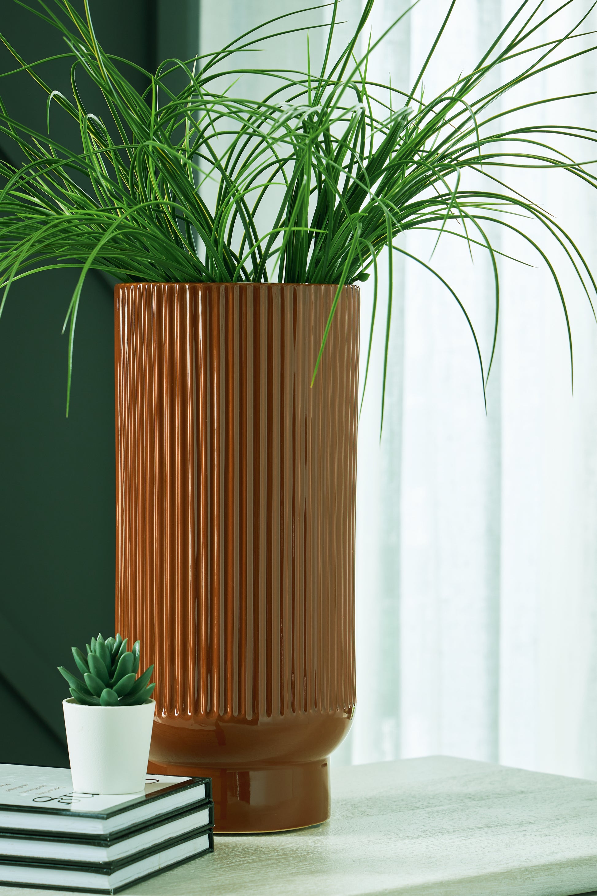 Ocala Furniture Outlet - Ashley Furniture - Avalyah Vase - Vase (2/CS) / Burnt Umber - A2900023