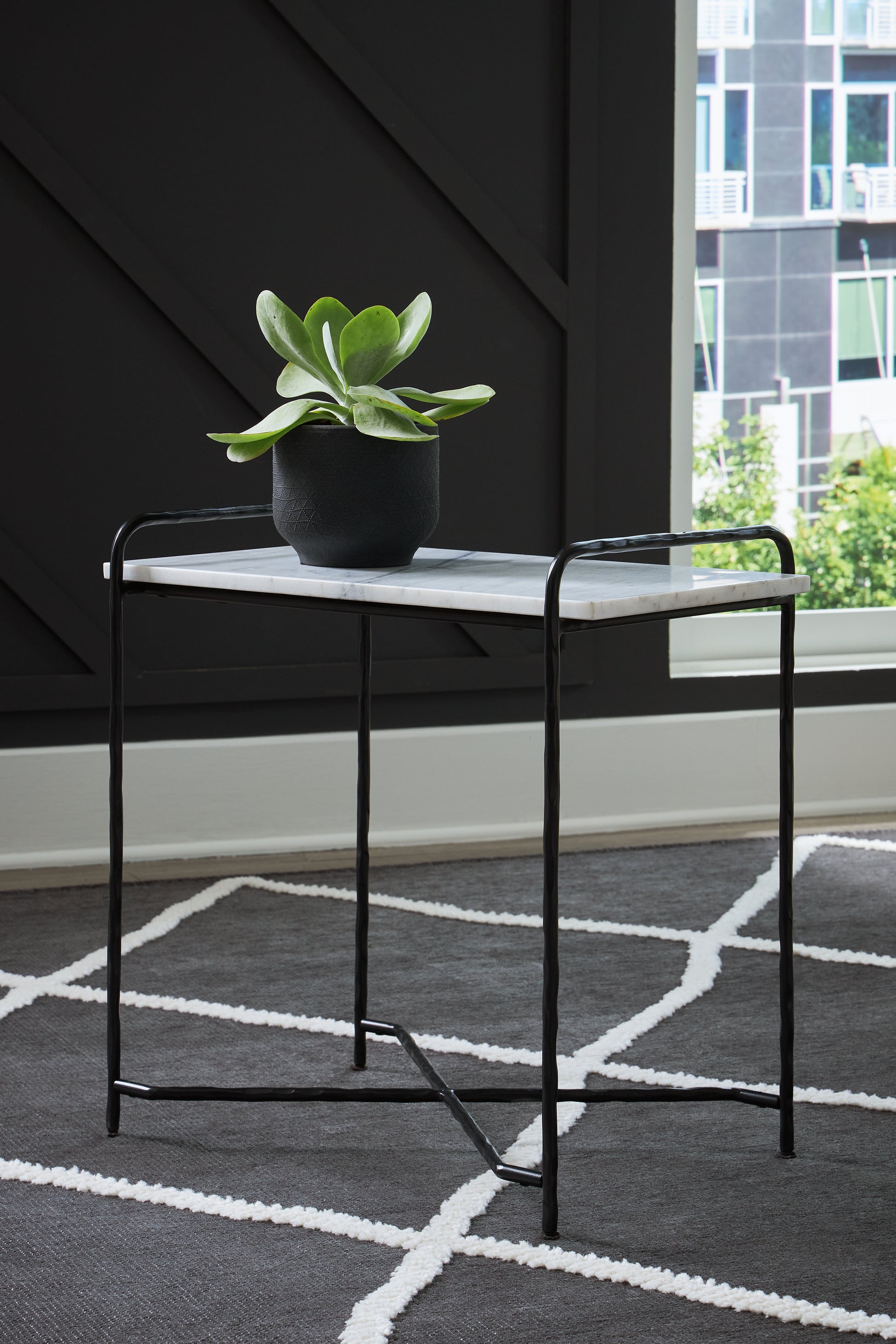 Ocala Furniture Outlet - Ashley Furniture - Ashber Accent Table - Accent Table / White/Black - A4000609