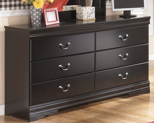 Ocala Furniture Outlet - Ashley Furniture - Huey Vineyard Bedroom - Six Drawer Dresser / Black - B128-31