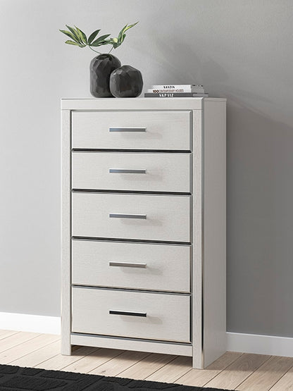 Ocala Furniture Outlet - Ashley Furniture - Zuraleus Bedroom - Five Drawer Chest / White - PCB3381-46