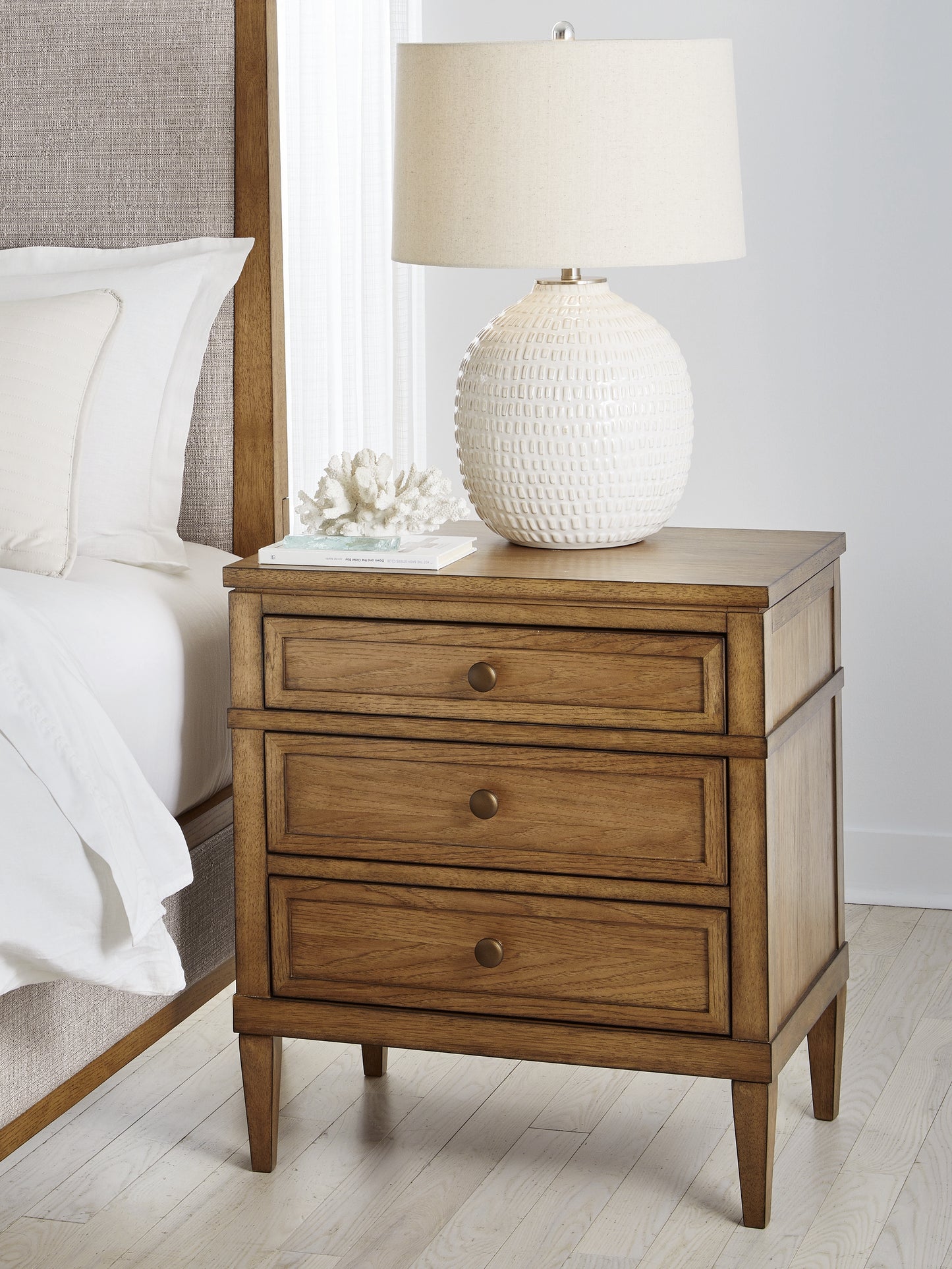 Ocala Furniture Outlet - Ashley Furniture - Sharlance Bedroom - Three Drawer Night Stand / Brown - B895-93