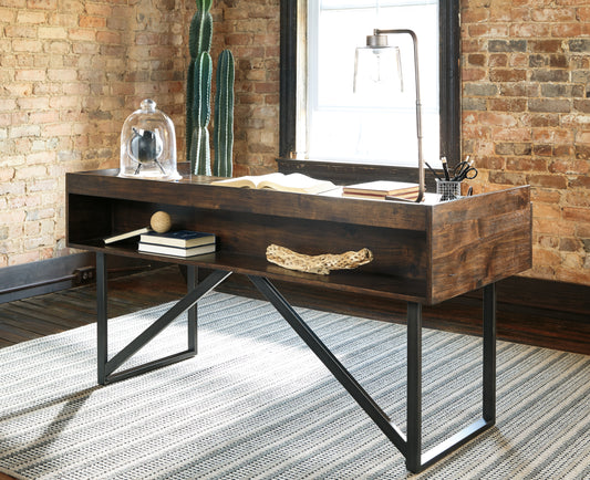 Ocala Furniture Outlet - Ashley Furniture - Starmore Office Desk - Home Office Desk / Brown - H633-27