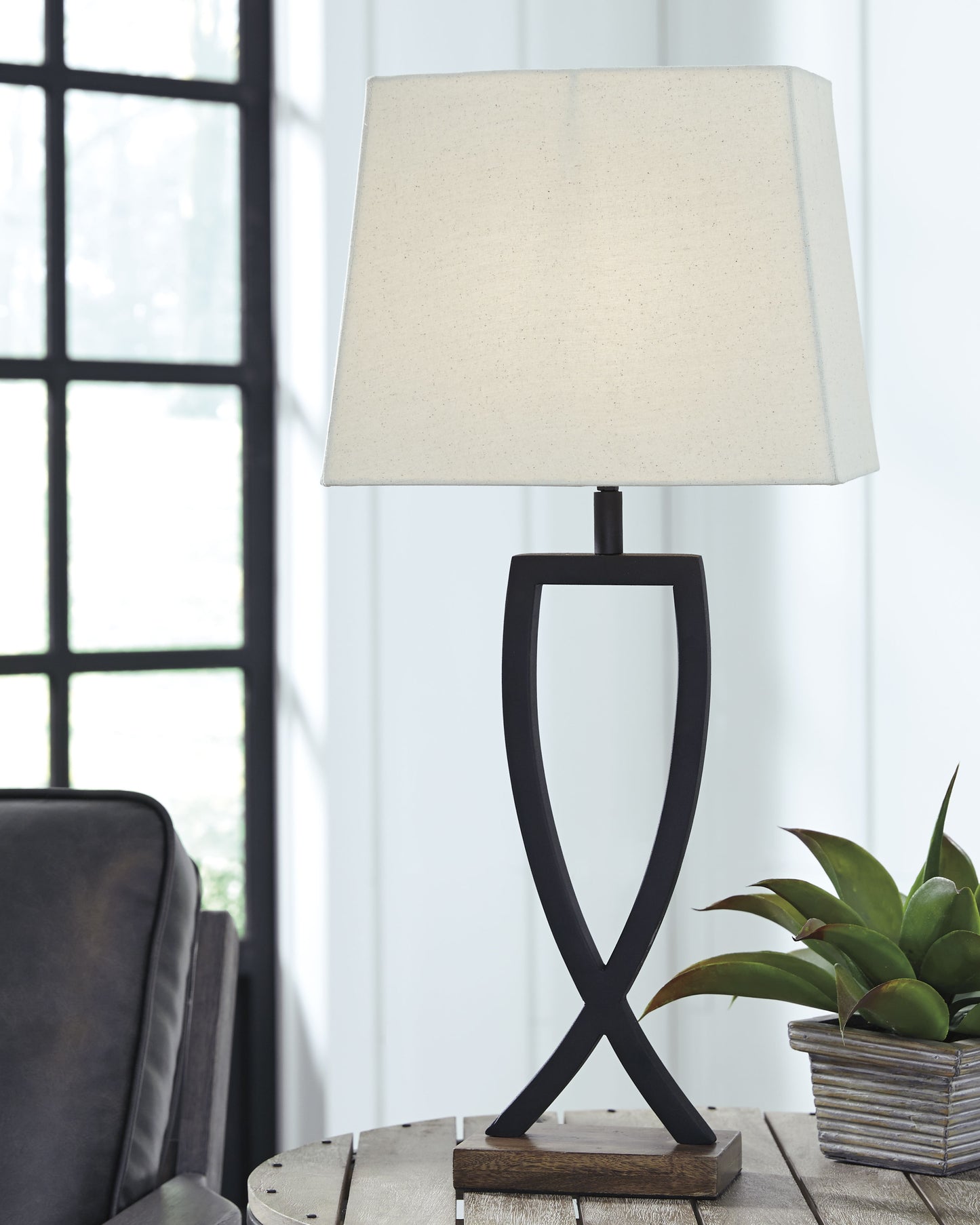 Ocala Furniture Outlet - Ashley Furniture - Makara Lighting - Metal Table Lamp (Set of 2) / Black/Brown - L204174