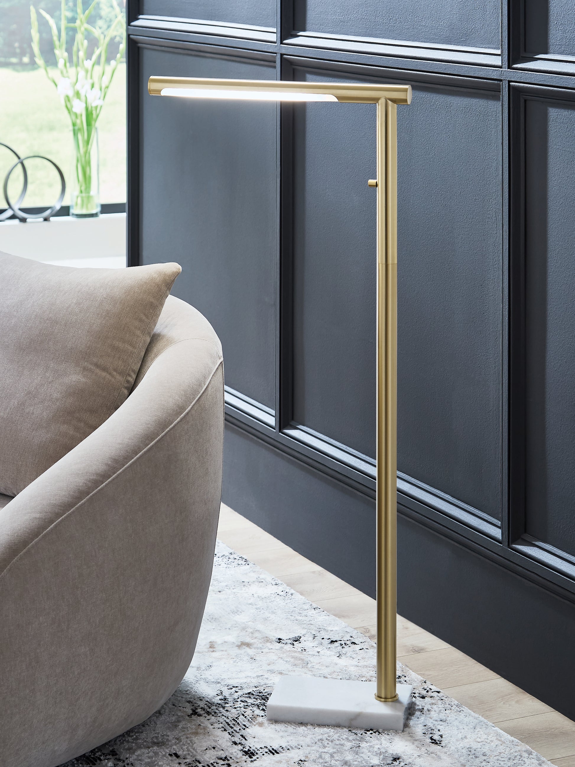 Ocala Furniture Outlet - Ashley Furniture - Santiford Lighting - Metal Floor Lamp (1/CN) - L206121