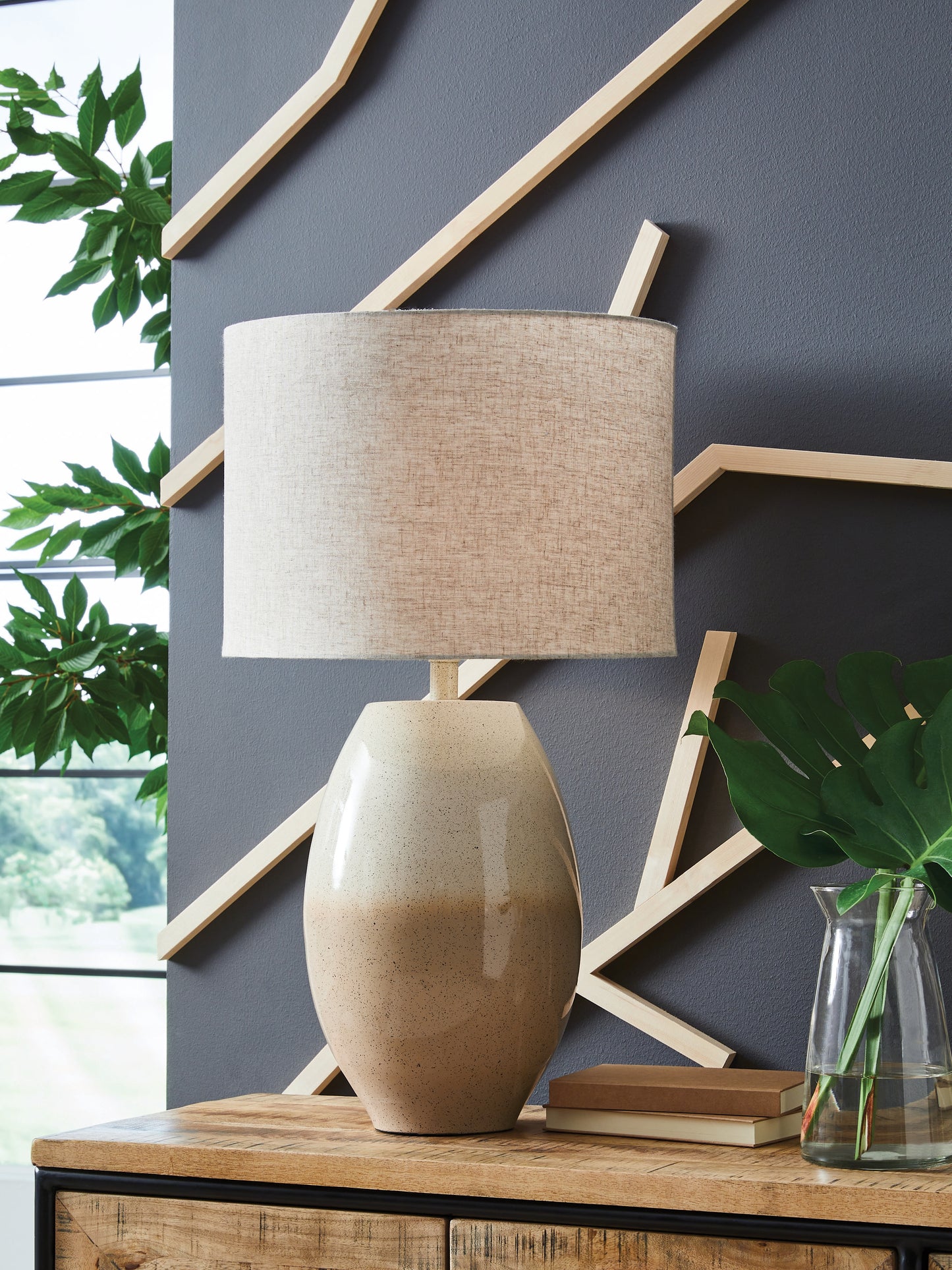 Ocala Furniture Outlet - Ashley Furniture - Linas Lighting - Metal Table Lamp (1/CN) / Cream/Beige - L207594