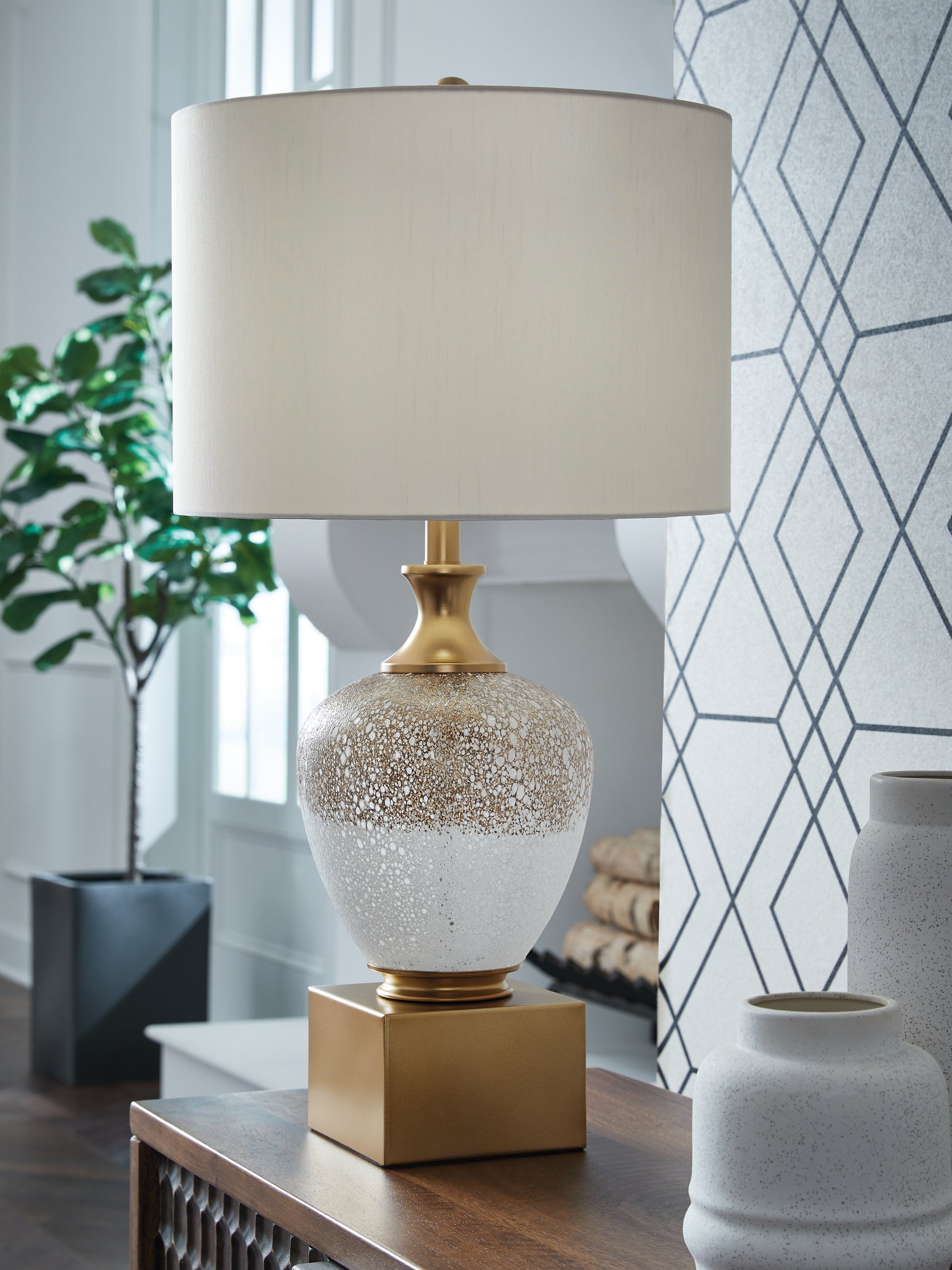 Ocala Furniture Outlet - Ashley Furniture - Tavisburg Lighting - Glass Table Lamp (1/CN) / Brown/White/Gold - L430894