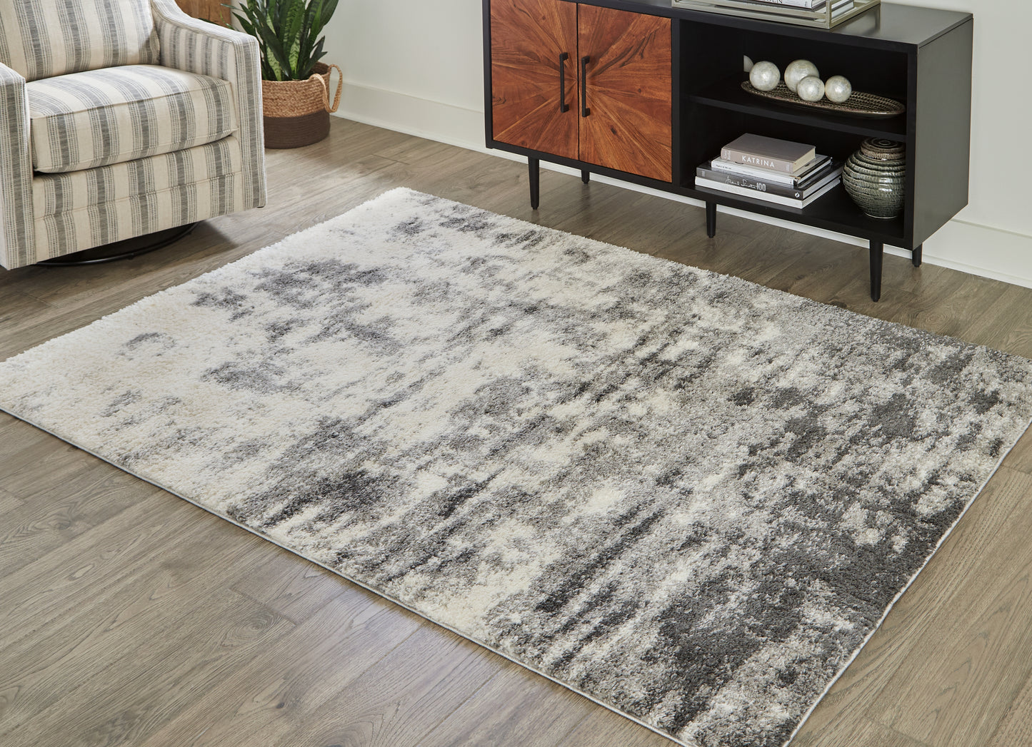 Ocala Furniture Outlet - Ashley Furniture - Gerdie Rug - 7'10" x 10' Rug / Cream/Gray - R404991