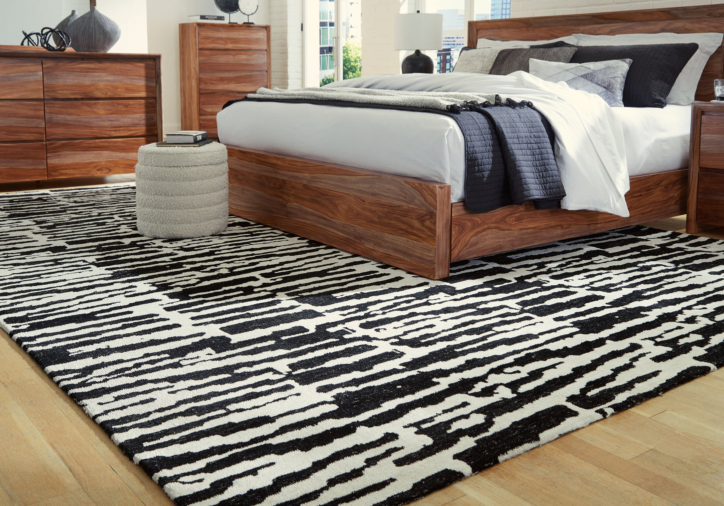 Ocala Furniture Outlet - Ashley Furniture - Bramshaw Rug - 10' x 14' Rug / Black/Ivory - R406760